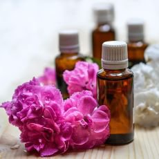 Pro�ijte v�jime�n� Valent�n s Romantickou d�rkovou sadou vonn�ch olej� Bugala