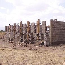 Stavba koly v Asore