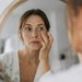 T�hotenstv�, antikoncepce nebo menopauza: jak hormony ovliv�uj� �ensk� o�i