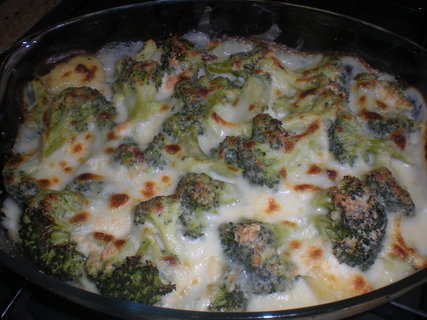 FOTKA - Zapeen brokolice se srem a bylinkami