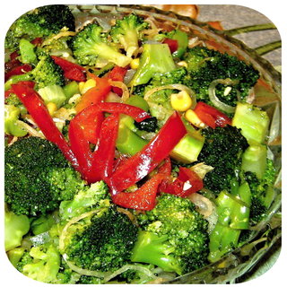 FOTKA - Brokolicov salt s paprikou a kukuic 