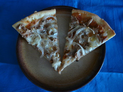 FOTKA - Pizza s tukem a cibul z domc pekrny