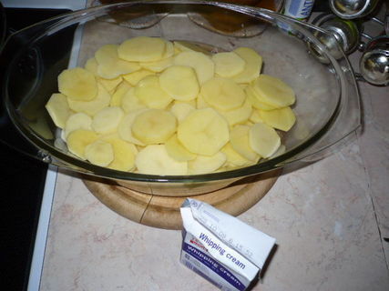 FOTKA - Zapeen brambory se sladkou a kysanou smetanou  