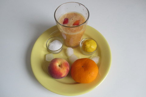 FOTKA - Broskvov koktejl s mandarinkou