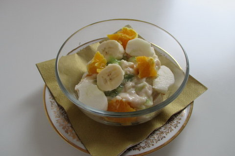 FOTKA - Ovocn salt s blm jogurtem
