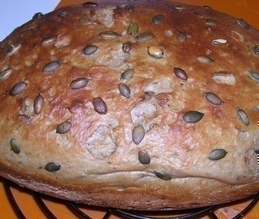FOTKA - Celozrnn kefrov chleba s dovm semnkem